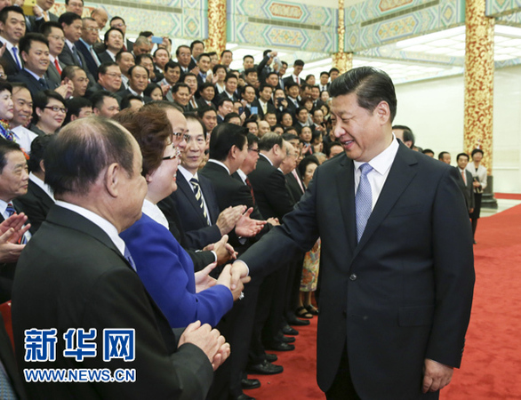 6月6日，中共中央總書(shū)記、國(guó)家主席習(xí)近平在北京會(huì)見(jiàn)第七屆世界華僑華人社團(tuán)聯(lián)誼大會(huì)代表。新華社記者 蘭紅光 攝1