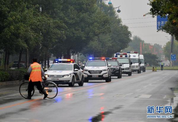 9月24日，押有被告人劉鐵男的車隊(duì)在廊坊經(jīng)濟(jì)技術(shù)開發(fā)區(qū)人民法院前的匯源道行駛。