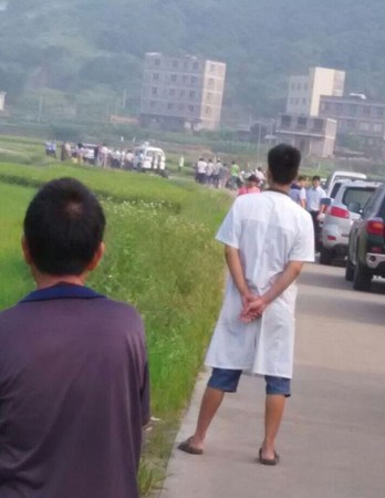 事發(fā)附近車(chē)輛。