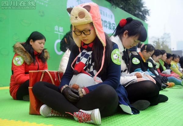 11月18日，首屆全國(guó)“發(fā)呆大賽”首站在成都寬窄巷子舉行。1