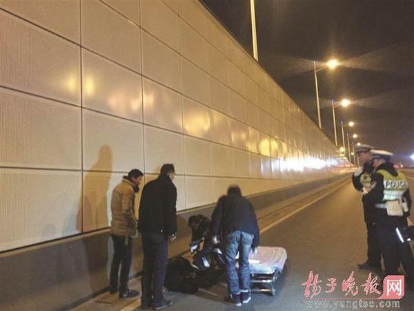 司機(jī)跳下隧道骨折了。報(bào)料人供圖