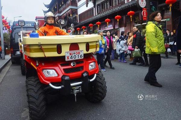 摩托消防車由1人擔任駕駛員兼戰(zhàn)斗員。