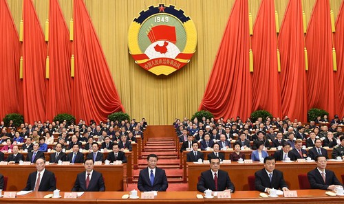 2015年3月3日 政協(xié)十二屆全國(guó)委員會(huì)三次會(huì)議在北京人民大會(huì)堂開幕。習(xí)近平、李克強(qiáng)、張德江、劉云山、王岐山、張高麗在主席臺(tái)就座。