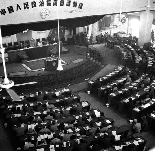 這是中國(guó)人民政治協(xié)商會(huì)議第一屆全體會(huì)議會(huì)場(chǎng)（資料照片）