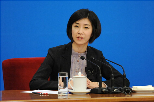 2012年03月14日，北京，第十一屆全國人民代表大會第五次會議在人民大會堂三樓金色大廳舉行記者會，溫總理回答記者提問。高級翻譯張璐。