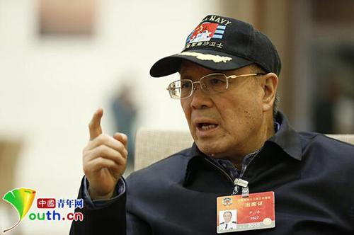 全國(guó)政協(xié)委員、著名軍事專家尹卓。 記者 張炎良 攝