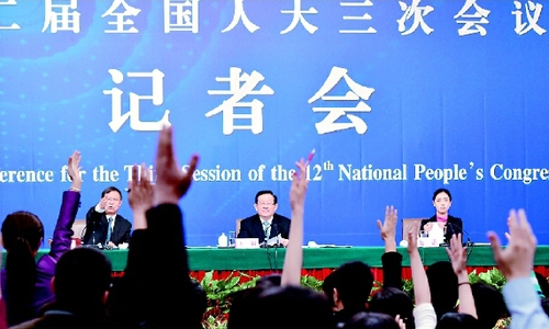 3月11日，十二屆全國人大三次會議新聞中心舉行記者會，邀請科技部部長萬鋼就“科技改革與發(fā)展”回答中外記者提問。    新華社發(fā)