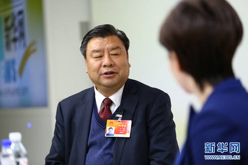 2015年3月12日，全國人大代表、中國吉林森工集團董事長柏廣新做客新華會客廳。新華網(wǎng) 李江 攝