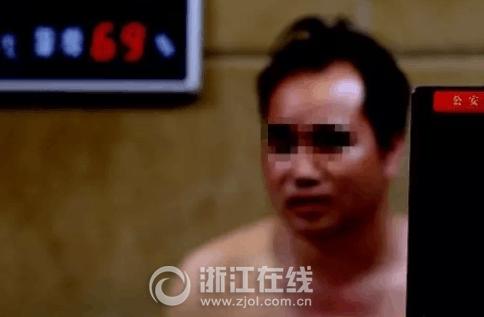 嫌疑人阿韋(化名)接受審訊。