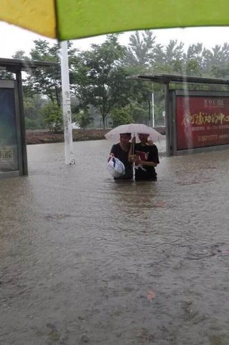 圖為暴雨中的南京。4