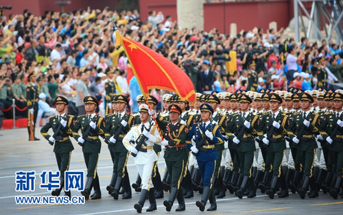 紀念中國人民抗日戰(zhàn)爭暨世界反法西斯戰(zhàn)爭勝利70周年大會專項演練順利舉行，這是參加演練的三軍儀仗隊（8月23日攝）。新華社記者 李剛 攝