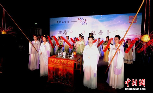 福州重現(xiàn)中秋祭月祈?；顒?劉可耕 攝