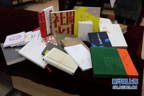 2015年度“中國最美的書”獲獎(jiǎng)圖書。