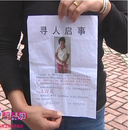 警方監(jiān)控顯示小毛進入警車后備箱