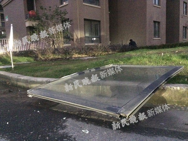 滬一高層民宅爆炸致2人死亡 居民：氣浪炸翻電梯門