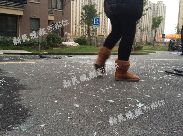滬一高層民宅爆炸致2人死亡 居民：氣浪炸翻電梯門