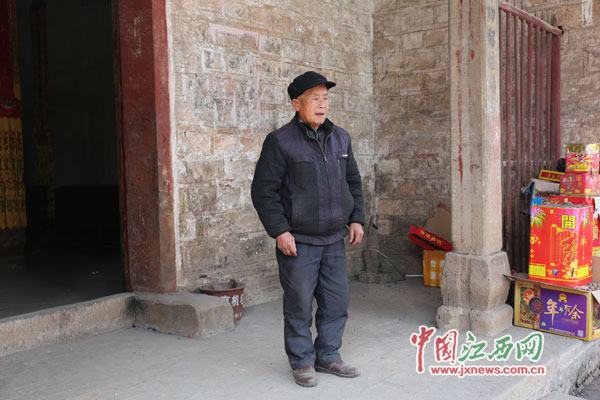 alt=為了實現(xiàn)父親生前遺愿，曾會和在廟里一守就是十年