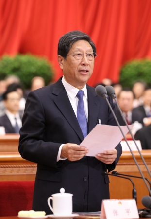 新華社照片，北京，2016年3月9日 
    十二屆全國人大四次會議舉行第二次全體會議 
    3月9日，十二屆全國人大四次會議在北京人民大會堂舉行第二次全體會議。張平主持會議。
    新華社記者 鞠鵬 攝