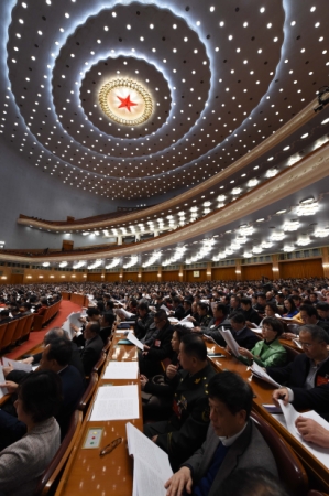 新華社照片，北京，2016年3月10日 
    全國政協(xié)十二屆四次會議舉行第二次全體會議 
    3月10日，全國政協(xié)十二屆四次會議在北京人民大會堂舉行第二次全體會議。
    新華社記者 楊宗友 攝
