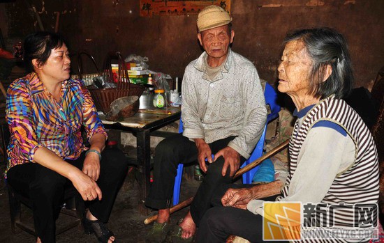在老年協(xié)會(huì)，張幼玲和記者打開了話匣子