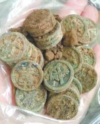 成都首次出土30枚北宋象棋 身價(jià)至少數(shù)十萬(wàn)