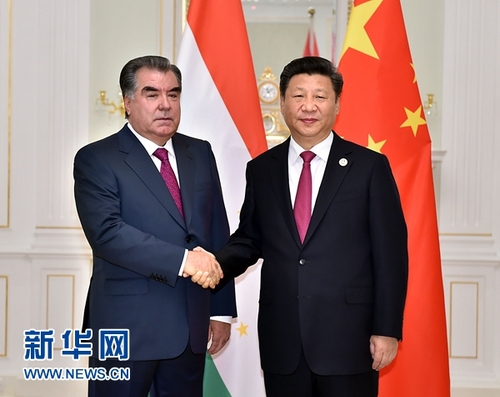 6月23日，國家主席習(xí)近平在塔什干會見塔吉克斯坦總統(tǒng)拉赫蒙。新華社記者李濤攝