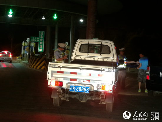 鄭州小貨車掛5個8