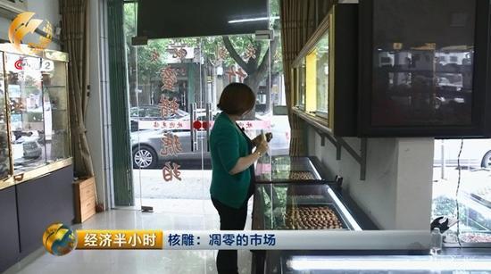 一個上午，阿杜的店里都沒有幾個人上門，阿杜告訴我們，從去年開始，這種情形就已經(jīng)是家常便飯了。