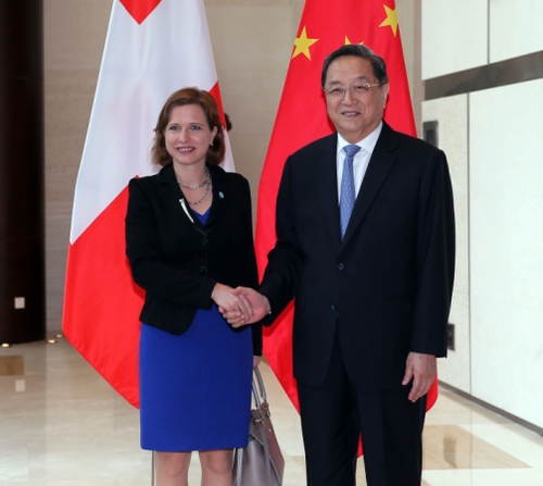 7月8日，中共中央政治局常委、全國政協(xié)主席俞正聲在貴陽會見來華出席生態(tài)文明貴陽國際論壇2016年年會的瑞士聯(lián)邦議會國民院議長馬克瓦爾德。