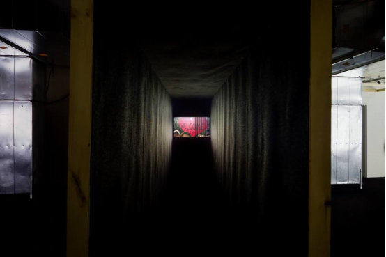 Martin Creed‘s summer installation THE BACK DOOR at Park Avenue Armory， June 8 - August 7， 2016。 （Photo： James Ewing）