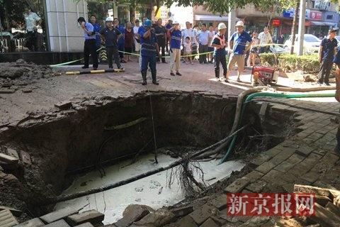 北京一自來水管道爆裂大水漫路 1000多住戶停水