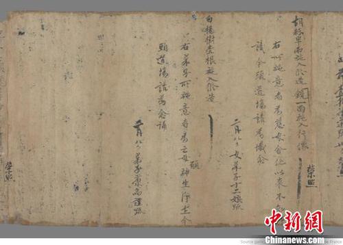 圖為部分敦煌研究院考古文獻(xiàn)資料?！《鼗脱芯吭汗﹫D 攝