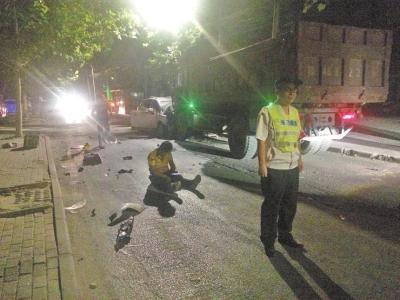 鄭州醉駕男子連撞兩車打罵交警 噴辣椒水也無濟(jì)于事