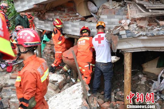 浙江遂昌山體滑坡遇難人數(shù)上升至15人 仍有12人失聯(lián) 何蔣勇 攝