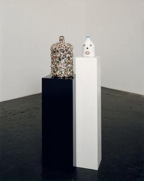 麥克·凱利（Mike Kelley）《達到平衡，在大眾與個人之間》（2011）。圖片：Courtesy the Foundationand Hauser & Wirth Photo： Nic Tenwiggenhorn， Düsseldorf