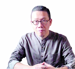 王金聲　　上海市收藏鑒賞家協(xié)會副會長、華亭文社理事、簡社社員。收藏近百年間文人翰墨。