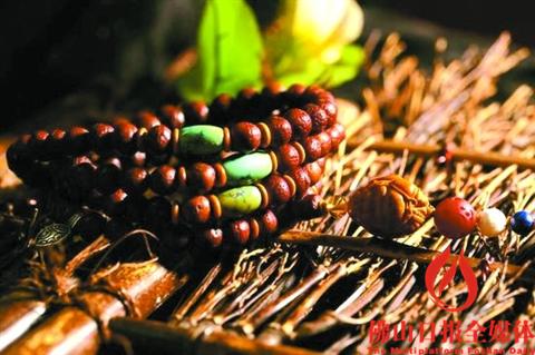 菩提手串、文玩核桃。（資料圖片）