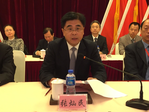 閉幕式上，廈門市委常委、廈門市委統(tǒng)戰(zhàn)部部長張燦民(中)講話。