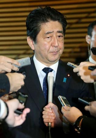 日本首相安倍晉三在東京官邸接受采訪。（新華/法新）