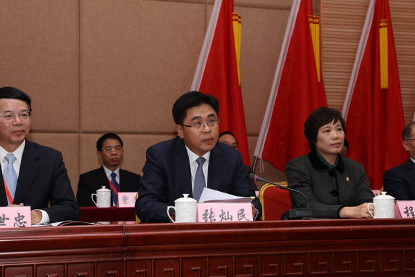 閉幕式上，廈門市委常委、市委統(tǒng)戰(zhàn)部部長張燦民（中）講話。（記者 照寧攝）6
