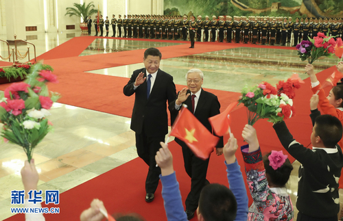 1月12日，中共中央總書記、國家主席習近平在北京人民大會堂同越共中央總書記阮富仲舉行會談。這是會談前，習近平在人民大會堂北大廳為阮富仲舉行歡迎儀式。新華社記者 龐興雷 攝