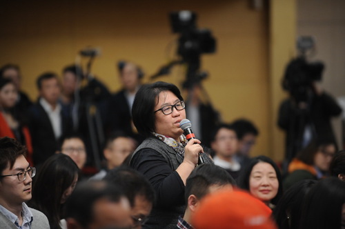 婦女報記者提問。