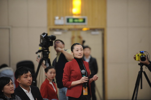 中國(guó)教育電視臺(tái)記者提問(wèn)。
