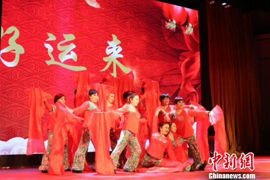 “隴原妹”表演節(jié)目?！＄娦?攝