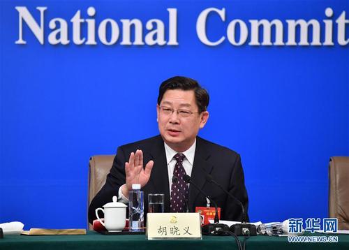 這是胡曉義回答記者提問。