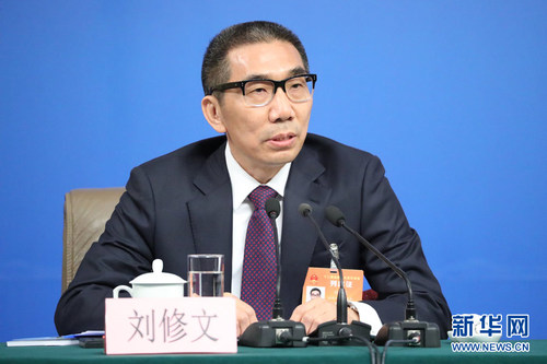 圖為劉修文回答記者提問。新華網(wǎng)中國政府網(wǎng) 孫韜 攝