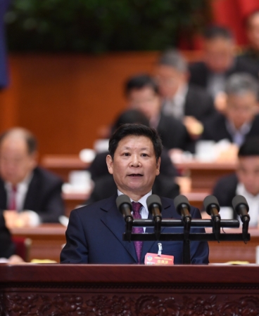 這是高友東委員作《加強知識產(chǎn)權(quán)保護 讓創(chuàng)新者吃下“定心丸”》的發(fā)言。新華社記者 張鐸攝