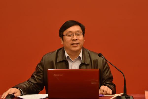 9、民盟山東省委參政議政部部長劉加釗介紹參政議政經(jīng)驗(yàn)體會(huì)。張雨斌 攝影