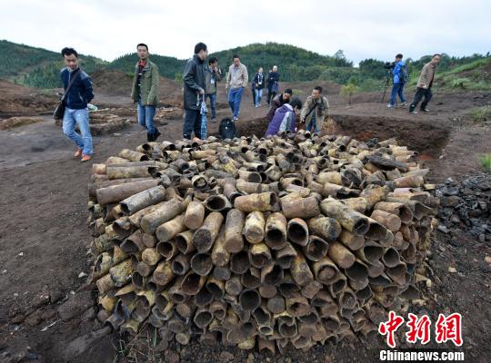 桐木嶺遺址出土的坩堝。　通訊員 歐陽常海 攝