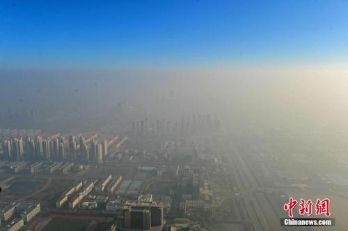資料圖：某高樓上鳥瞰的天津。<a target='_blank' href='http://www.chinanews.com/'>中新社</a>記者 佟郁 攝